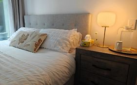 Private Room With Ensuite & Garden Epsom